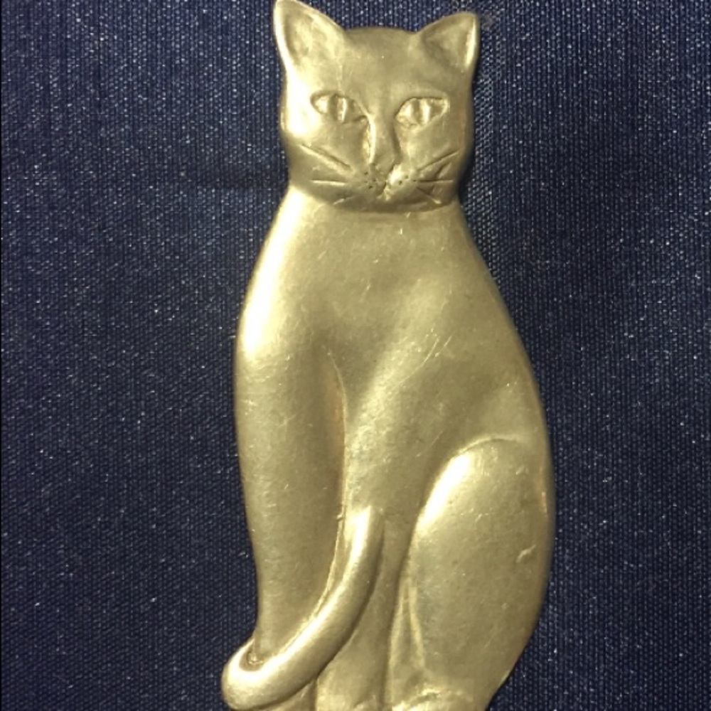 🪩Precious pewter cat brooch 🐱